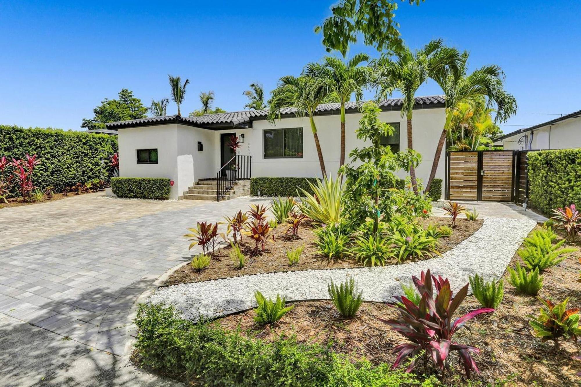 Holiday home Casa Coral With Heated Pool Charcoal Bbq Area